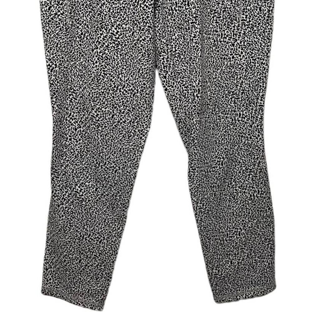 Athleta Salutation Stash II‎ Textured Tight w/ pockets - Picture 3 of 8